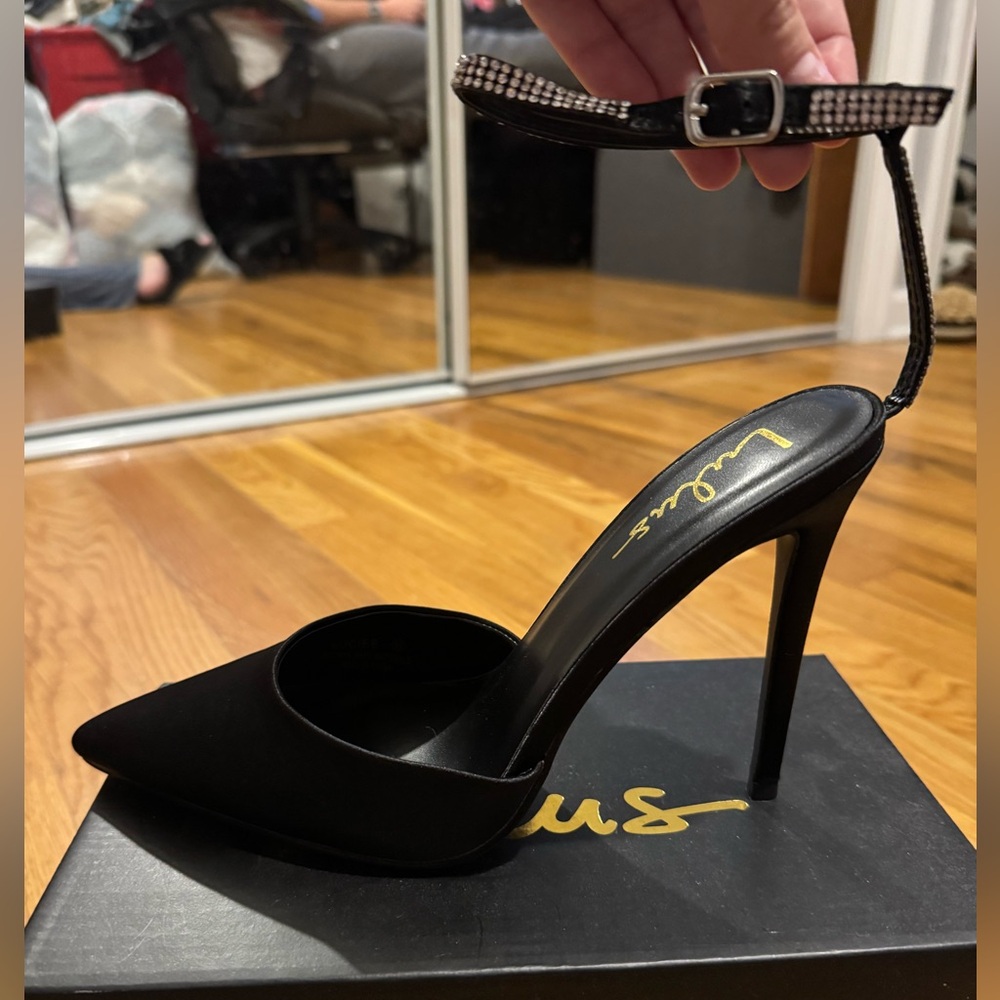 Lulu's Black Pointed Toe Heels